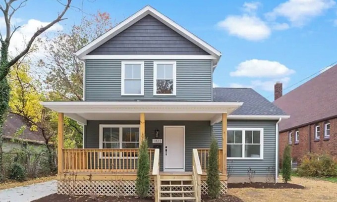 Hough House | Brand New Build! 3BR Home by Cleveland Clinic & Playhouse Square!