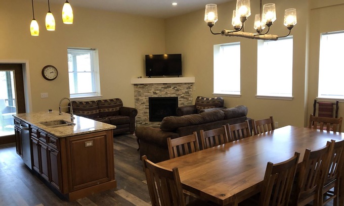 Ellicottville House | Brand New Build in Ellicottville's village! The Gorgeous Chardonnay Chalet