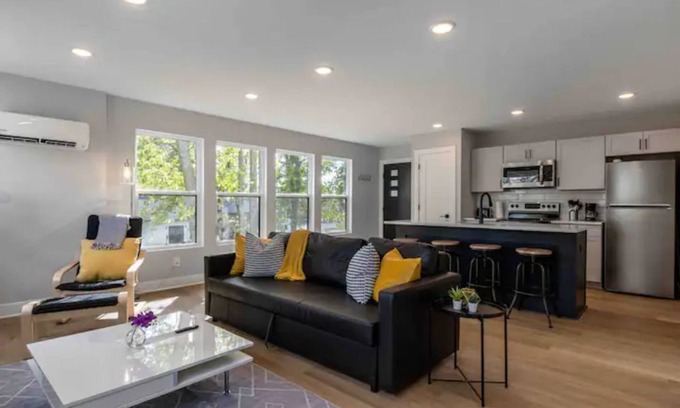 Near Northside House | BRAND NEW Carriage House w/TONS of Natural Light