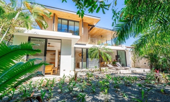 Playa Guiones House | Brand New Casa Marea walk to beach