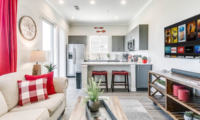 South Arlington Villa | ❤️BRAND NEW CLEAN & SANITIZED Villa Wifi + King Bed + Parking DISCOUNTED PRICE