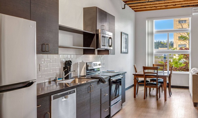 Bremerton Condo | Brand New Condo Steps from Bremerton Ferry