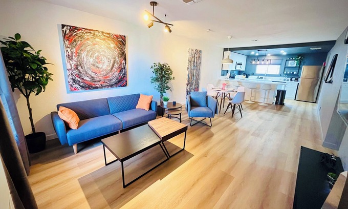 Chinatown Condo | BRAND NEW! Cozy 2br 2ba, 5min to Vegas Strip, Fast Wi-Fi, Street Parking