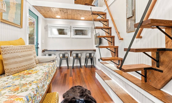 Franklin Cottage | Brand new custom tiny house on creek - 2 bedrooms