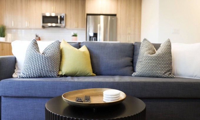 Lincoln House | Brand New Elegant & Cozy Home - Next To Downtown!n