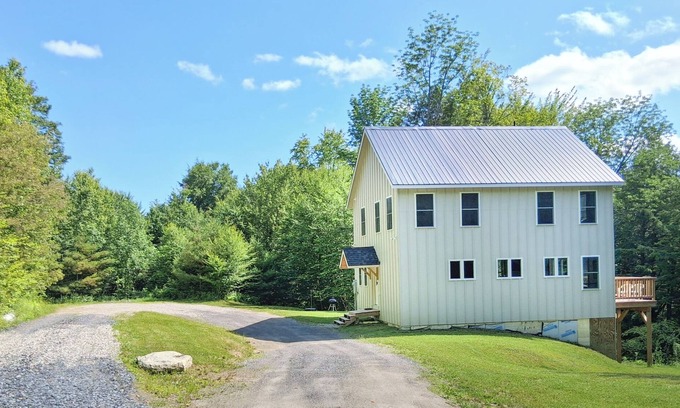 Moretown House | Brand new family home nestled in the woods close to Waterbury, Stowe, and Sugarbush