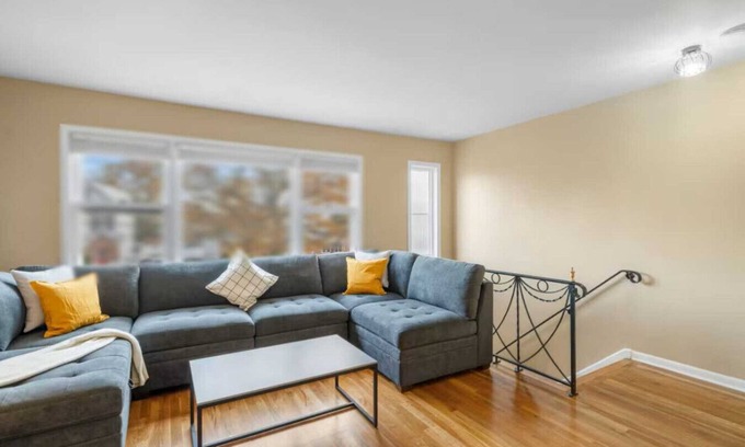 Bayonne House | Brand-New Group Stay|10 Beds|Games|20 Min to NYC