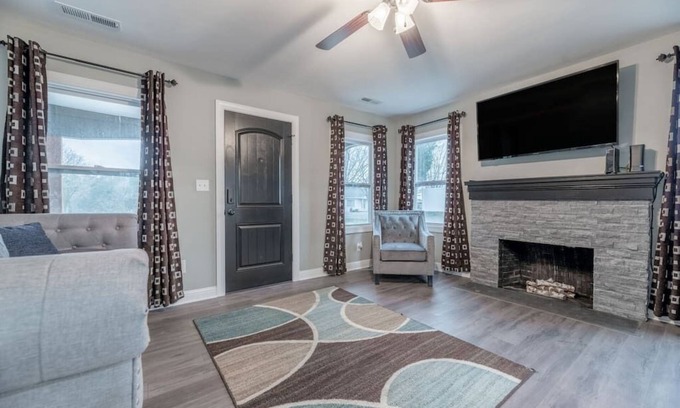 Scotts House | Brand New & High Quality Reno w/Great Location