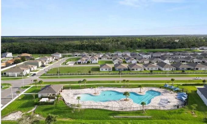 Winter Haven House | Brand new home located 45 minutes from Disney World & 5 minutes from Legoland.