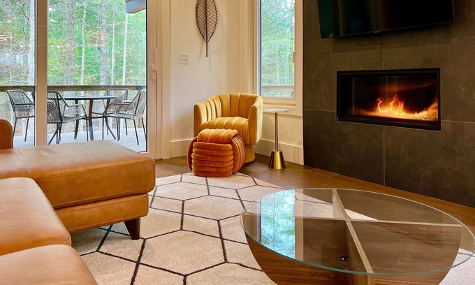 Weaverville House | Brand-new home near Weaverville with game room, private hot tub, firepit, & BBQ