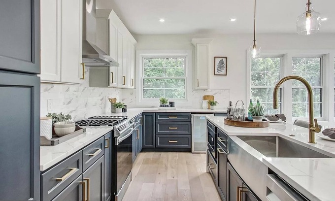 Nauck House | Brand NEW house with Spacious 5-bedroom 4-bathroom, WiFi, and non smoking
