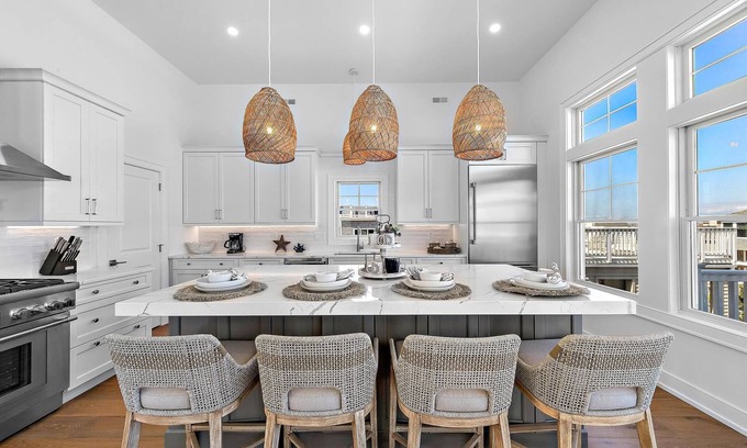 South Beach Haven House | BRAND NEW HOUSE with POOL and HOTTUB - one off the beach