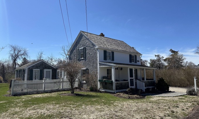 East Dennis House | BRAND NEW LISTING-4BD Home-Central A/C*, Outdoor Shower & Dog Friendly, .6 of Mile to Cold Storage, Sesuit, & Sea Street Beaches!