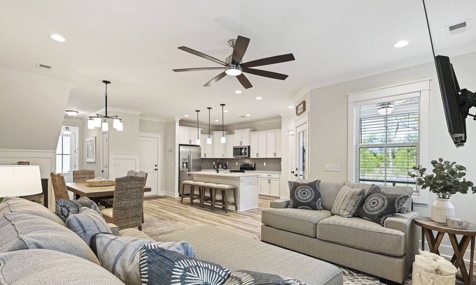 Hilton Head Island House | Brand New Luxury Vacation Home 4 BR 2 kings 2 Queens Sleeper Sofa Screen Porch Minutes to the Beach