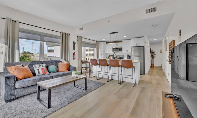 University Circle Apartment | Brand New Luxe Suite close to CLE Clinic, University Circle, Stadiums & Downtown