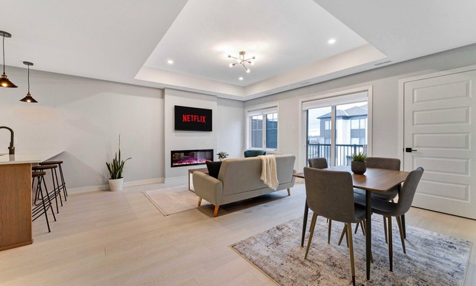 Ottawa Division House | Brand New Luxury 2 Bedroom. 20mins to DT