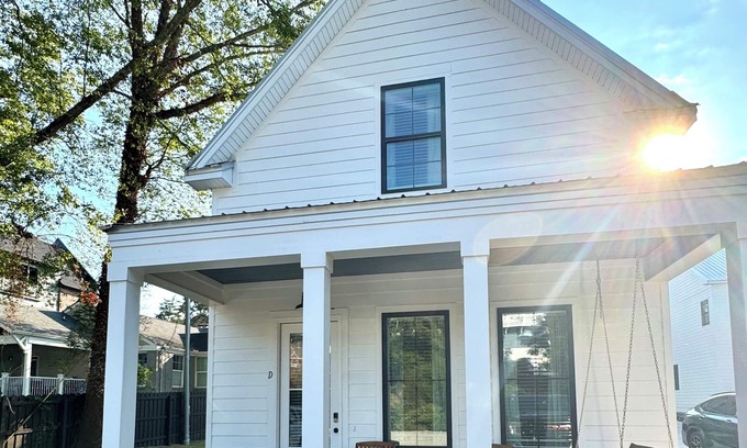 Auburn Cottage | Brand New! Luxury 2-Bedroom Cottage in Downtown Auburn!