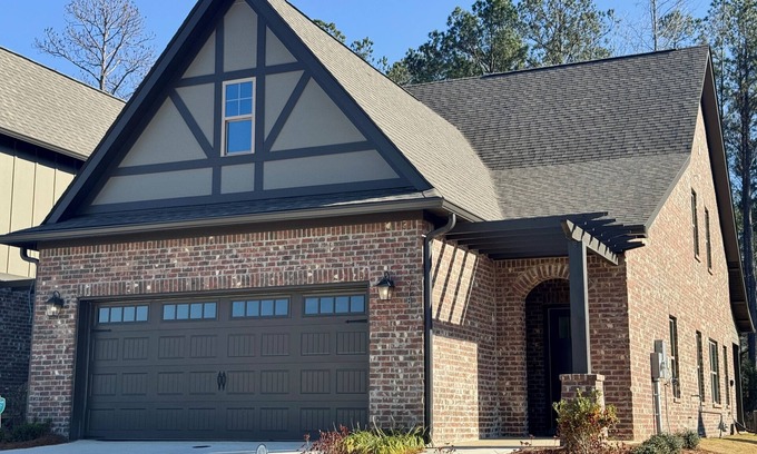 Auburn House | BRAND NEW! Luxury 3BR Townhome in Auburn University Club