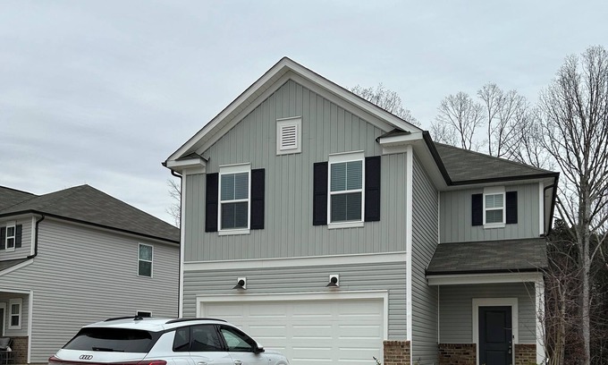 Paw Creek House | Brand New Modern 3BR, King, Queen, Bunks, Office, High Chair & Kid Friendly