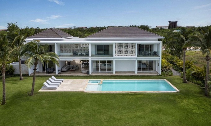 Casa de Campo Villa | Brand New & Modern 5Bdr Villa @ CDC! Pool, Jacuzzi and BBQ