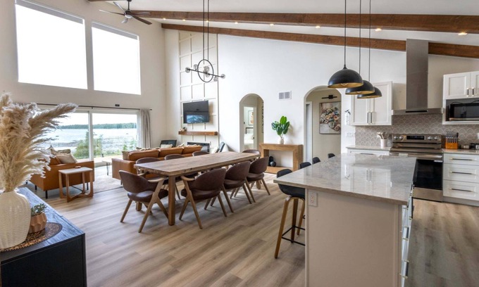 Northern Bruce Peninsula Cottage | Brand new modern cottage build In Tobermory near Singing Sands