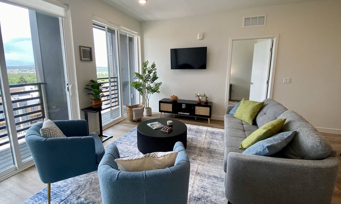 Berkley Apartment | Brand New Modern Mountain View 2 Bed 2 Bath Apartment