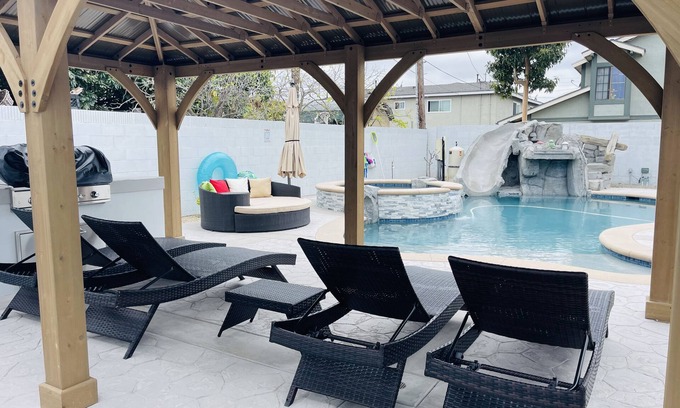 Westminster House | BRAND NEW MODERN RETREAT, POOL, SPA CLOSE BEACHES,DISNEYLAND,ANAHEIM CONVENTION.
