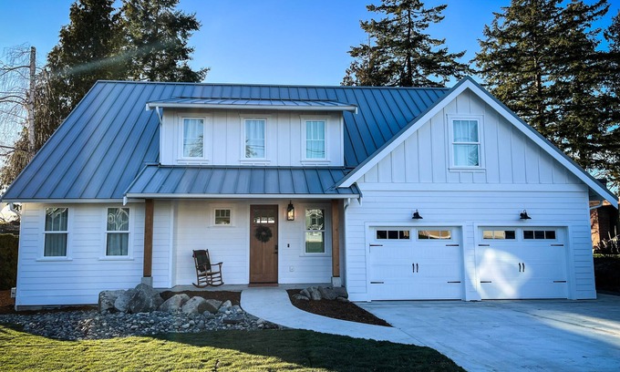 Blaine House | Brand New Ocean Front Beach Home on Drayton Harbor w/Hot Tub