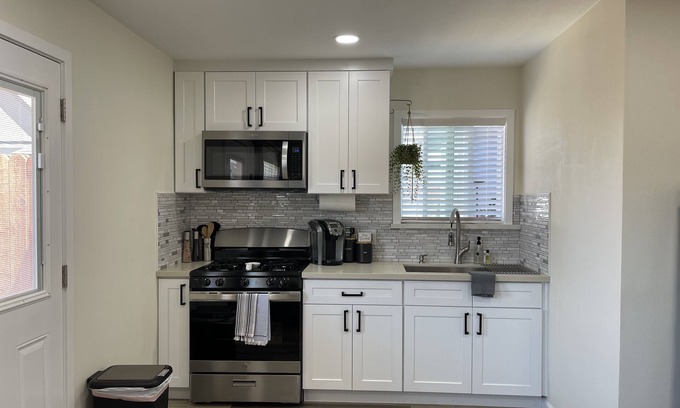 Oxnard Apartment | Brand New Private Apartment Near Beach/Restaurants