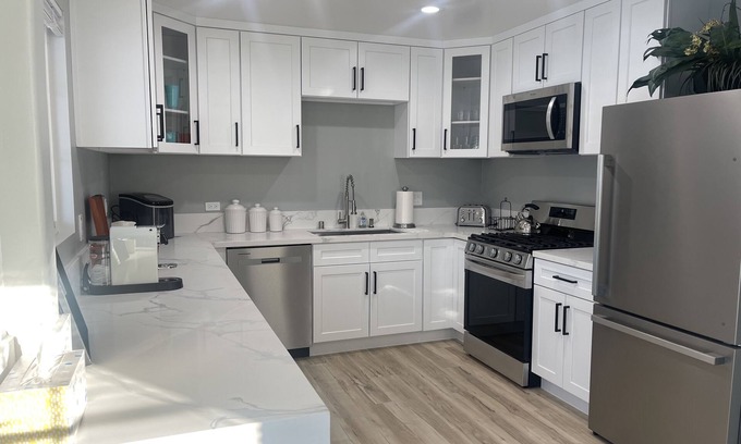 Winnetka House | Brand new remodel home! 30 Minutes to Malibu!