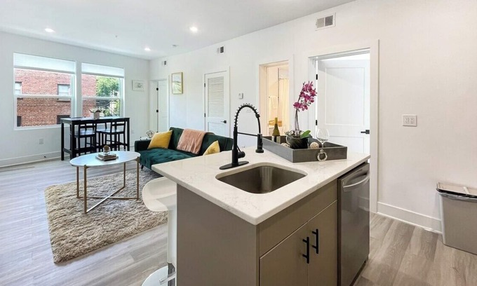 Kingman Park Bed & Breakfast | Brand New Roomy Luxurious Unit