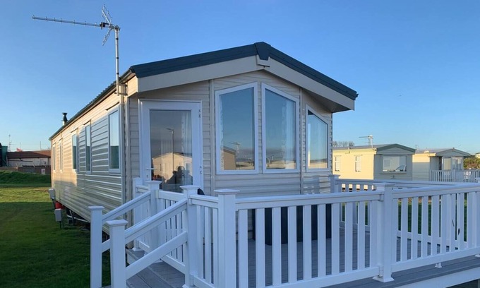 Woodhorn House | Brand new Seaview Caravan - sleeps 8 - Large 8 ka