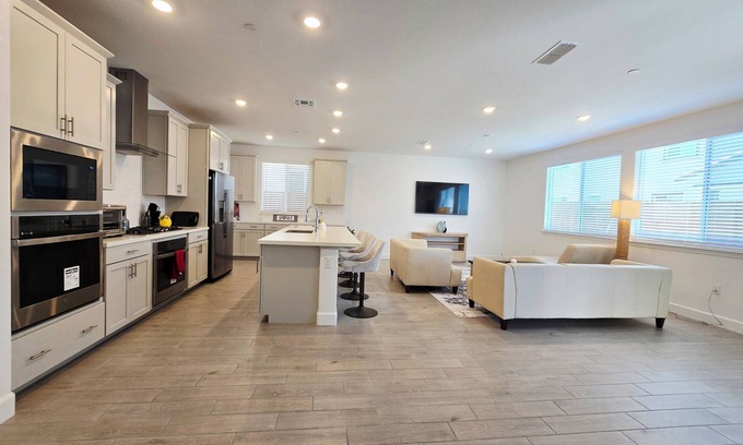 Roseville House | Brand New Spacious 4-BR house in lovely Roseville