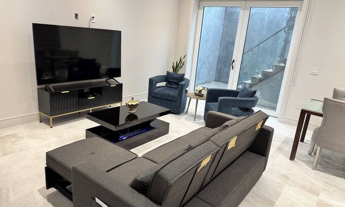 Cedarvale House | Brand new spacious apartment