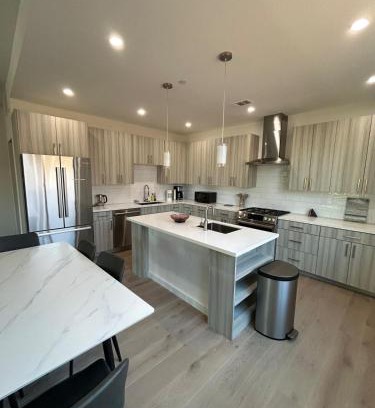 Redwood City Apartment | Brand New Spacious Tonwhome 3br 3ba sleeps 9