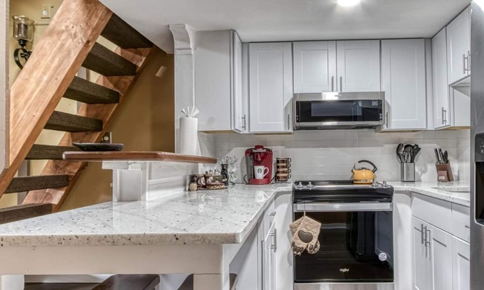 Sevierville Apartment | Brand New-spectacular View-pool-peaceful-relaxing