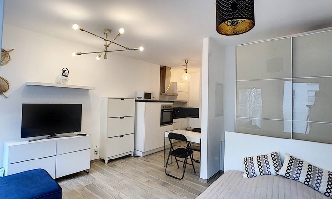 Gare Apartment | Brand New Studio in City Center