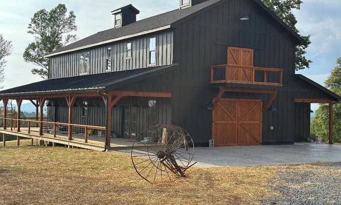 Keslers Cross Lanes House | BRAND NEW! THE BARN AT SUNSET FARM