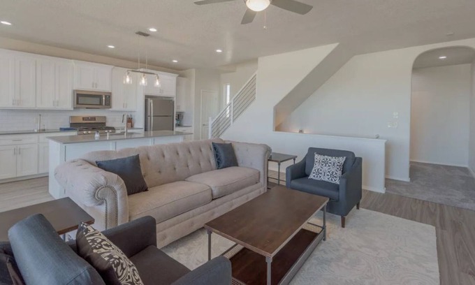 Alamedan Valley House | Brand New Three Bedroom with views for days!