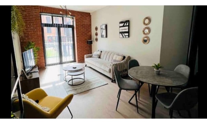 Loughborough Apartment | *Brand New*unique 2 bed apartment with pool & gym