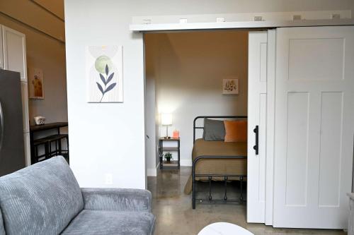 Historic Southwest Apartment | Brand New Urban Loft Free Parking Close To Mayo