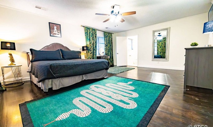 Whitehaven House | Brand new*Walk to Graceland*Sleeps 10*