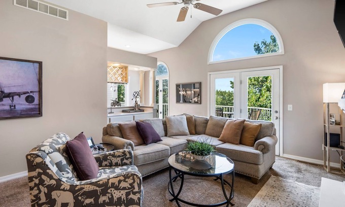 Table Rock Condo | Branson Condo-3BR at Pointe Royale-Golf & Swimming
