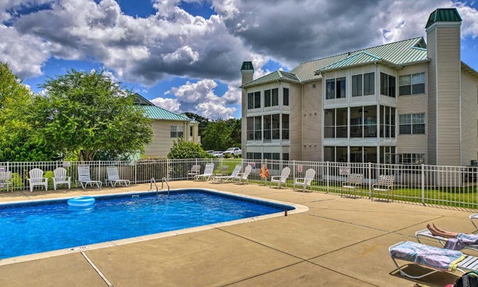 Table Rock Apartment | Branson Vacation Rental with Pools and Hot Tub!