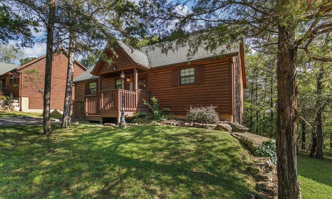 Branson Cabin | Branson Woods Luxury Cabin! King Beds, Indoor Pool, Whirlpool Tub! | 8