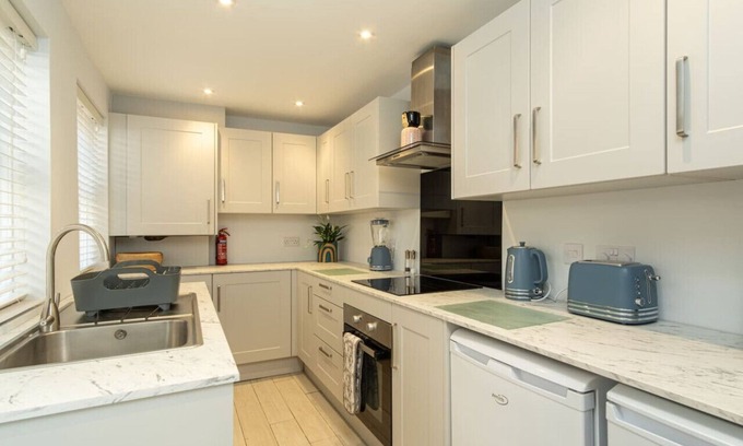 Burton on Trent House | Branston House - Modern home with garden