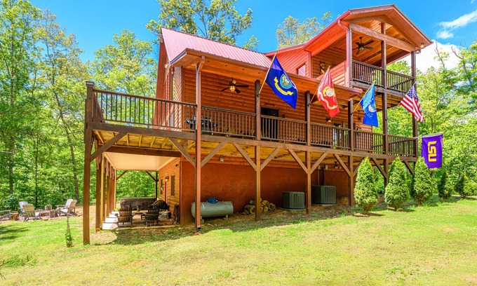 Brasstown House | Brasstown Rustic Retreat w/Hot Tub & Fire Pit