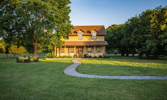Waco House | Brazos Shores- Spectacular 4 Bedroom, 3 Bath House