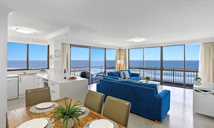 Surfers Paradise Apartment | Breakers North Absolute Beachfront Apartments