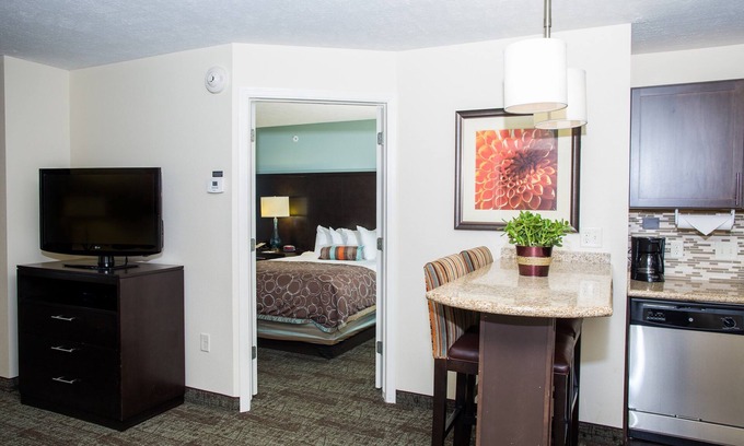 Lincoln Condo | Breakfast & Pool, Close to Univ of Nebraska